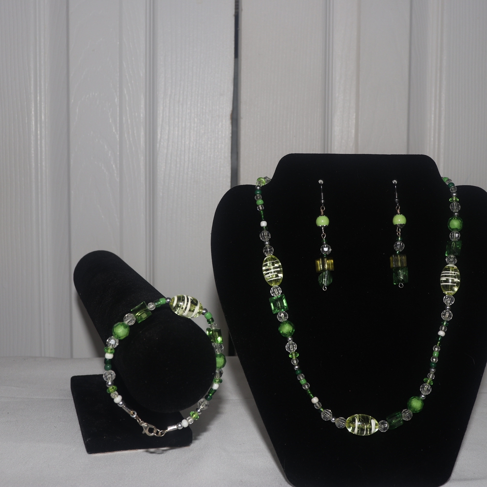 Elegant Green Beaded Jewelry Set